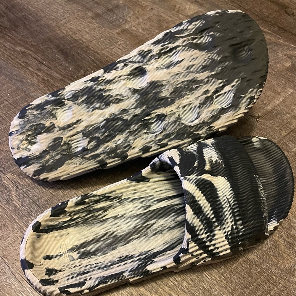 Adidas Adilette 2022 Sandal - Size 9
